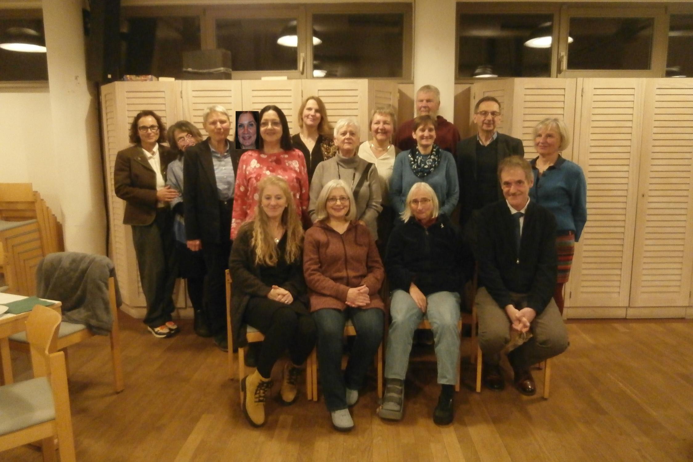 Gruppenfoto mit Absolventen und Referierenden